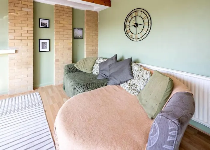 Cozy 3 Bed Garden House